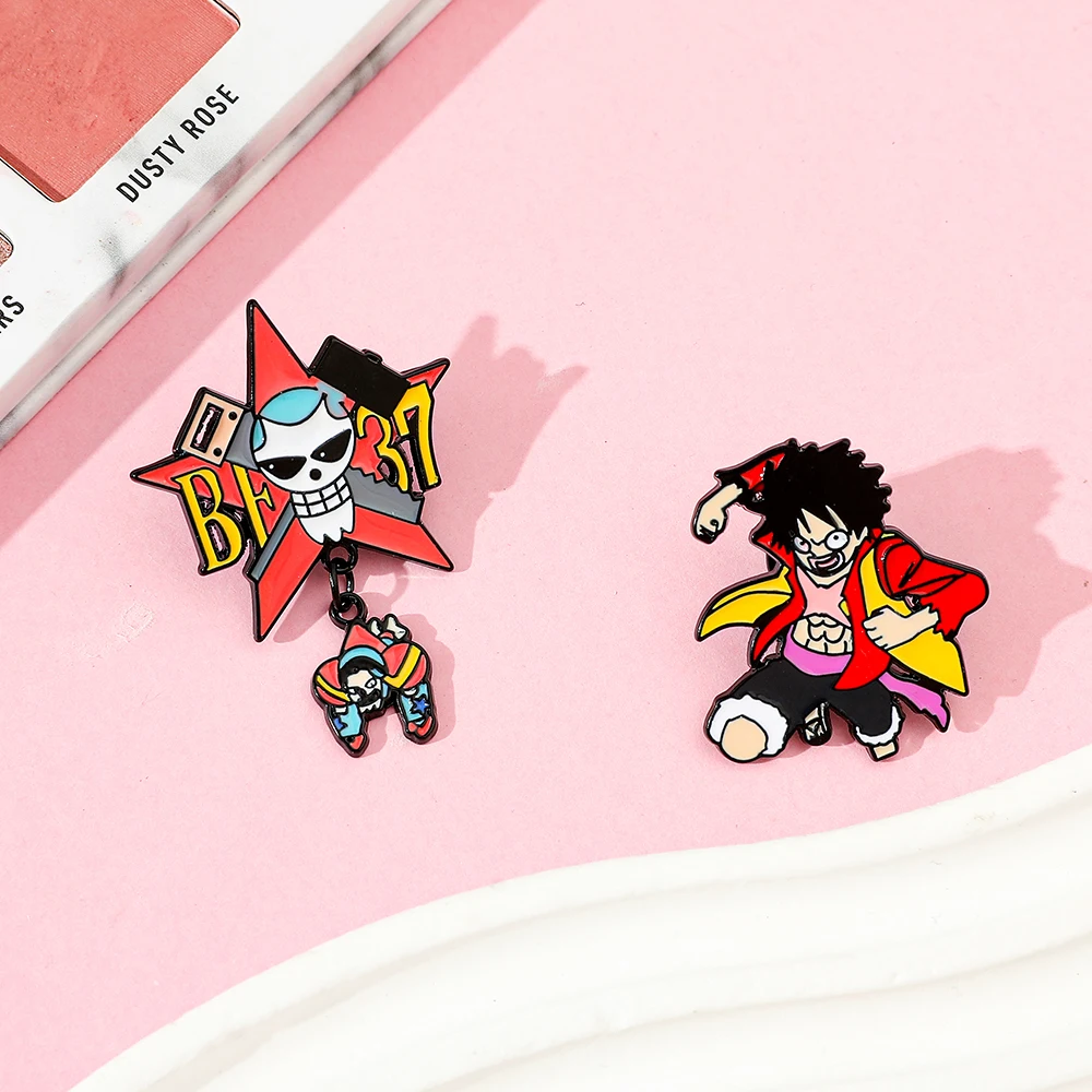 2 adet yaratıcı Anime broş kom - Anime Cosplay Luffy incelemesi ve fiyatı